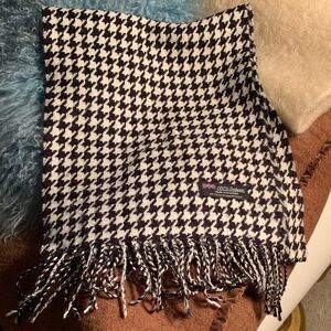 100% Scottish Cashmere Black/White Houndstooth Scarf approx 70” Long. Like New